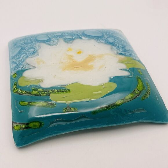 Fused Art Glass White Water Lily Square Soap Trinket Dish Handmade Ecuador - Picture 3 of 4